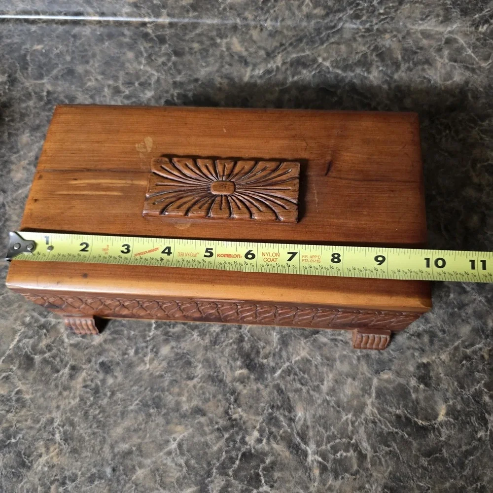 Vtg Mini Cedar Chest Footed‎ w/ Medallion & Decorative Front